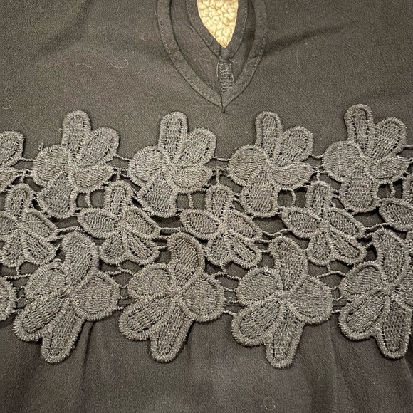 Black floral top - Picture 2 of 3